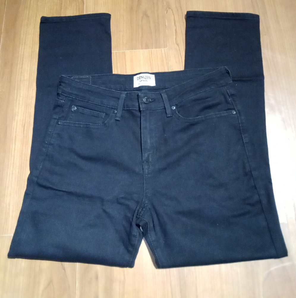 NWOT womans "Denizen" mid-rise slim black jeans